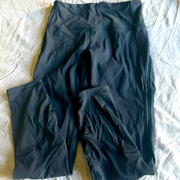 Lululemon Fresh In Mesh Tight (25") - EUC - Picture 3 of 8